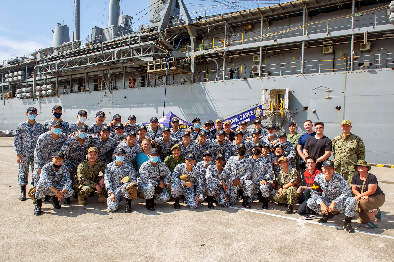 Strengthening partnerships under the waves: URC and UUVGRU 1 practice undersea rescue fundamentals with the Peruvian Navy 